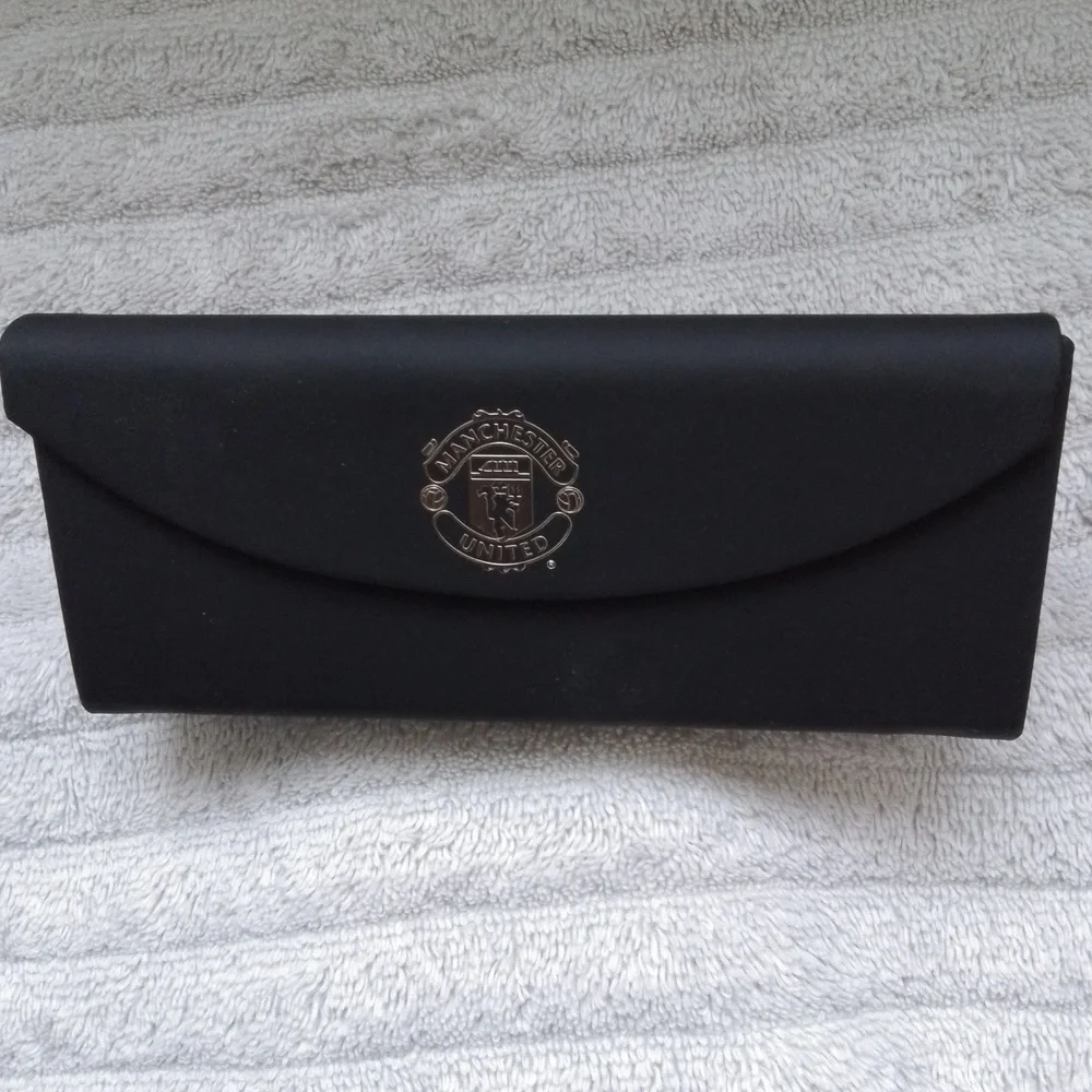 Manchester United Maui Jim Limited edition sunglasses case